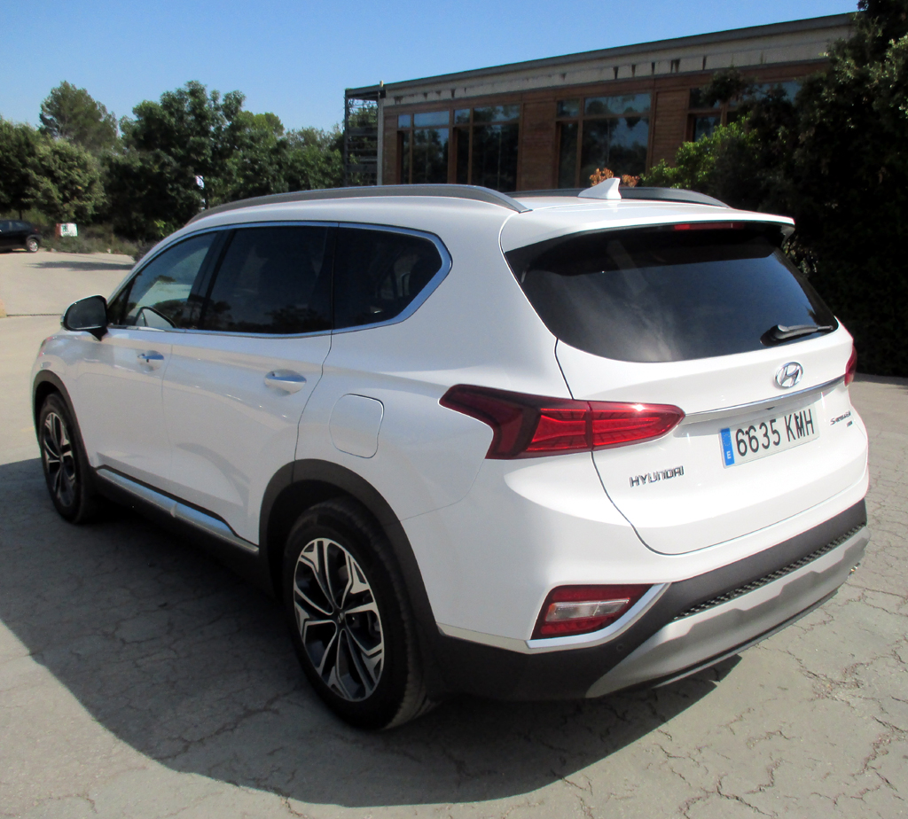 Hyundai Santa Fe: Heck-/Seitenansicht.