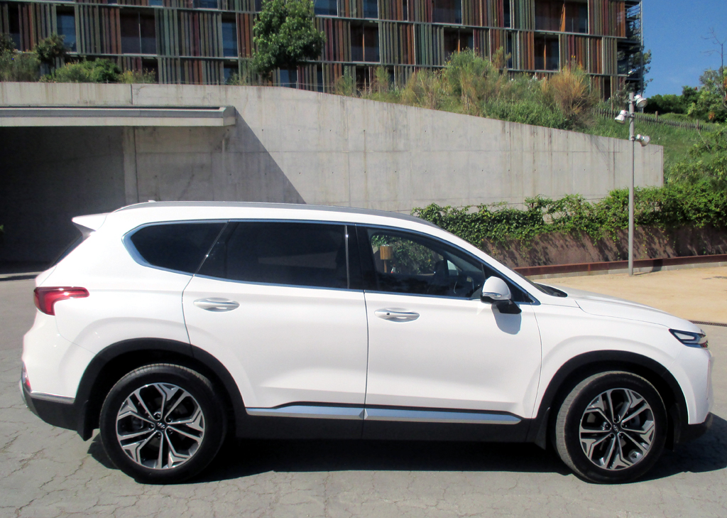 Hyundai Santa Fe: Und so sieht das größere SUV-Modell der Koreaner von der Seite aus.