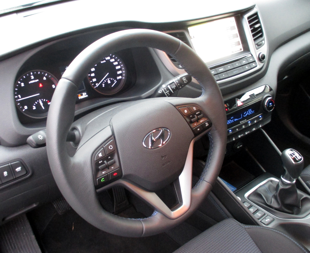 Hyundai Tucson: Im Cockpit geht es insgesamt ziemlich übersichtlich zu.