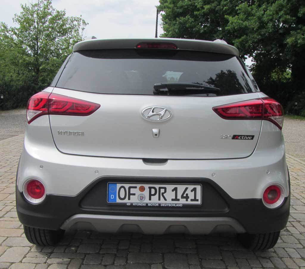 Hyundai i20 Active: Blick auf die Heckpartie.