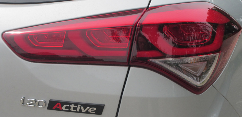 Hyundai i20 Active: Moderne Leuchteinheit hinten mit Modellschriftzug.