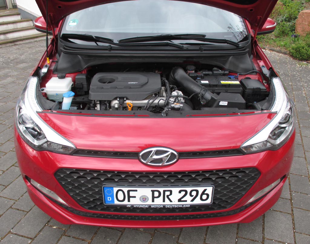 Hyundai i20: Blick unter die Haube auf den 1,1-Liter-Dreizylinder-Selbstzünder.