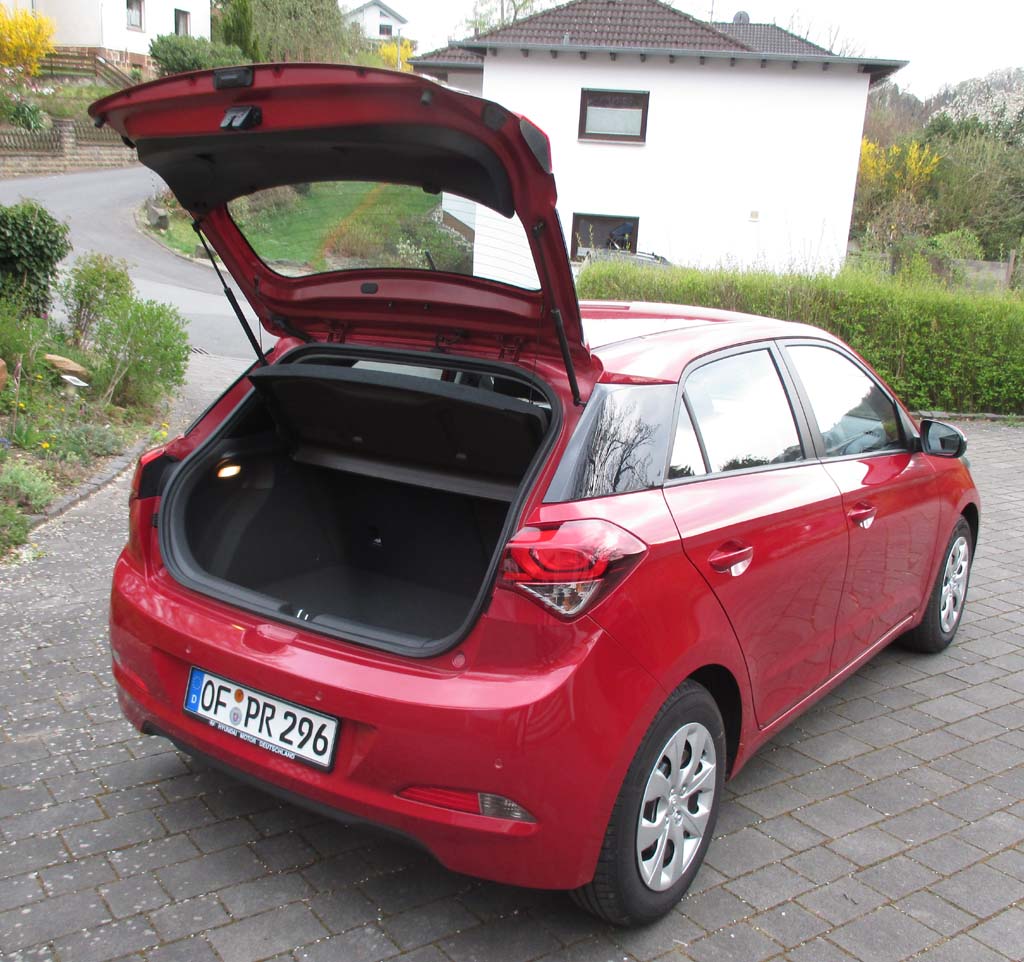 Hyundai i20: Das Gepäckabteil fasst immerhin noch 326 bis 1042 Liter.