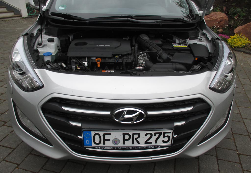 Hyundai i30: Blick unter die Haube auf den 1,6-Liter-Selbstzünder.