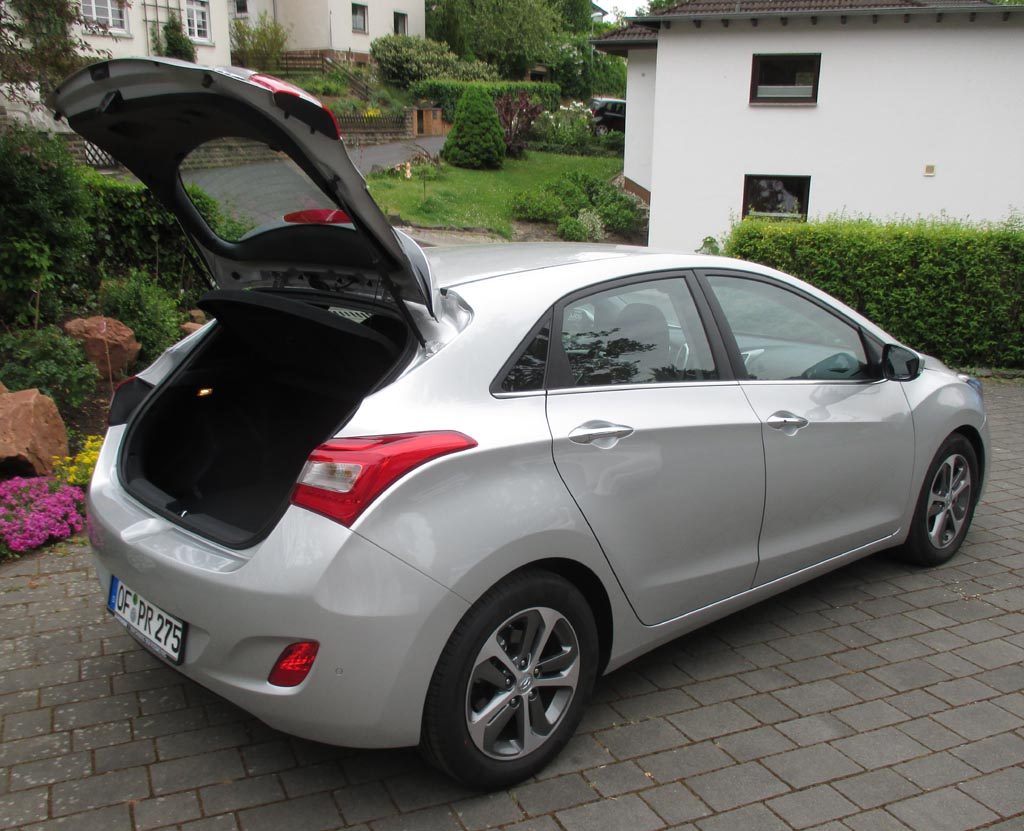 Hyundai i30: Das Gepäckabteil fasst 378 bis 1316 Liter.