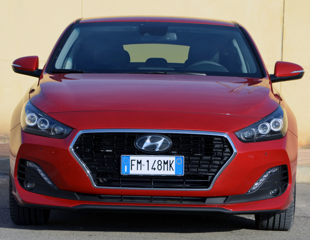 Hyundai i30 Fastback: Blick auf die Frontpartie.
