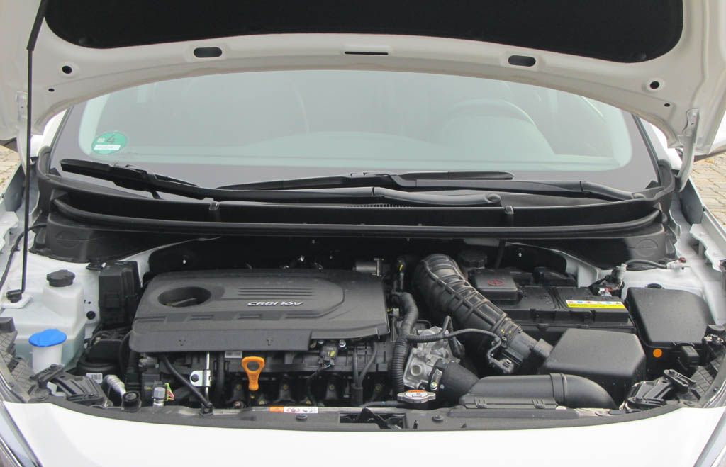 Hyundai i30 Kombi: Blick unter die Haube auf den 1,6-Liter-Vierzylinder.