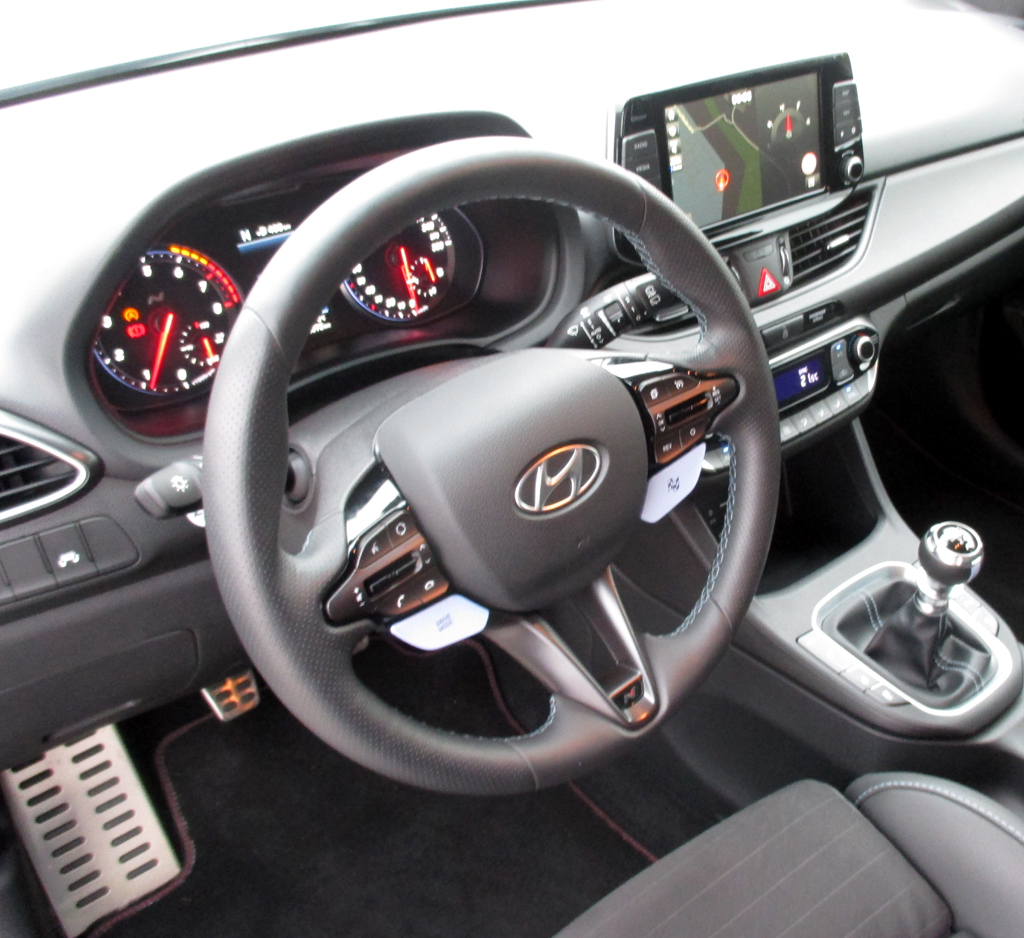 Hyundai i30N: Auch im Cockpit geht es ziemlich sportlich zu.
