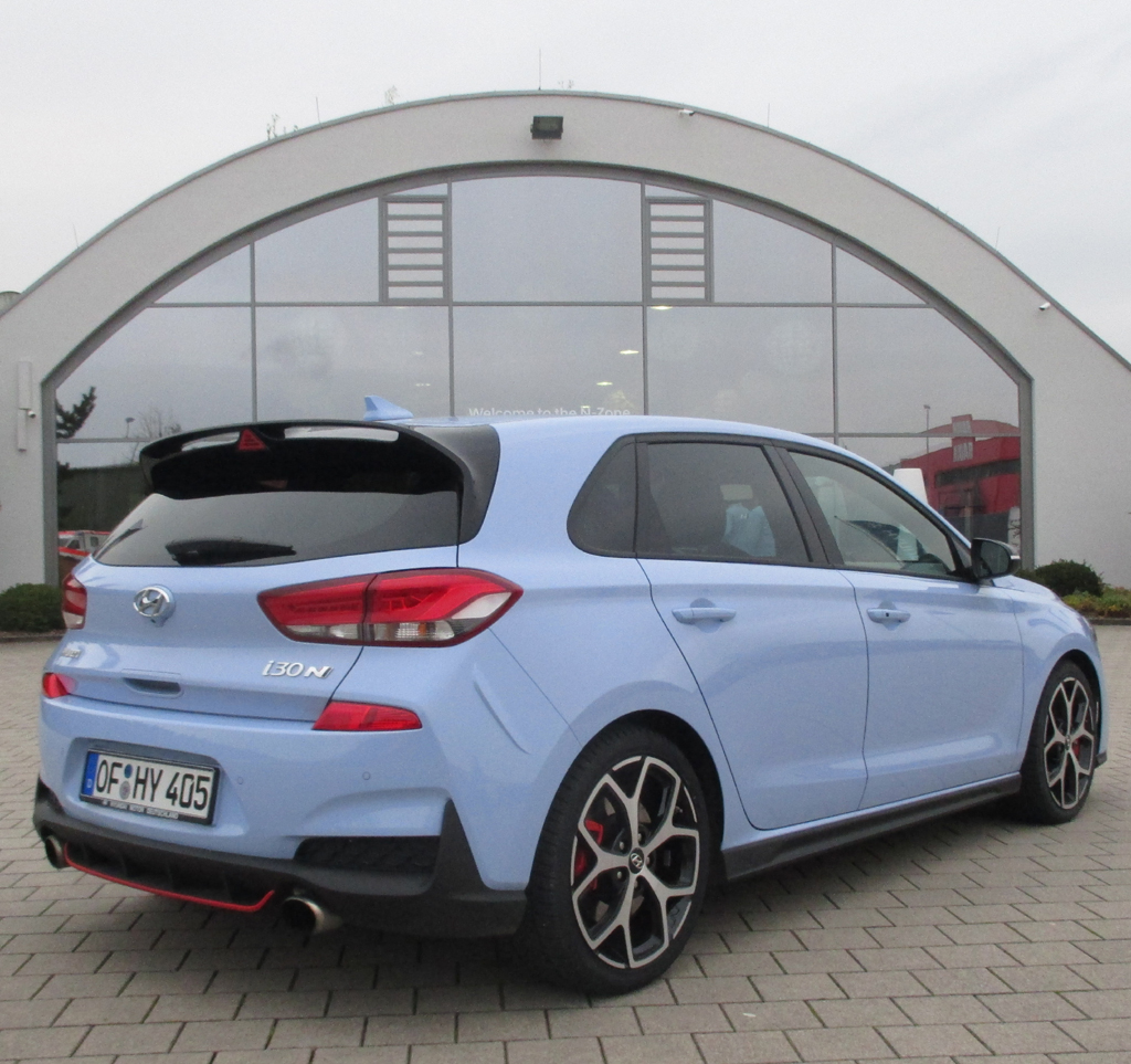 Hyundai i30N: Ebenfalls die Heck-/Seitenansicht präsentiert sich sehr dynamisch.