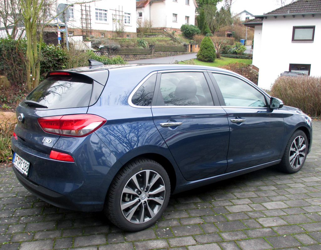 Hyundai i30: Heck-/Seitenansicht.