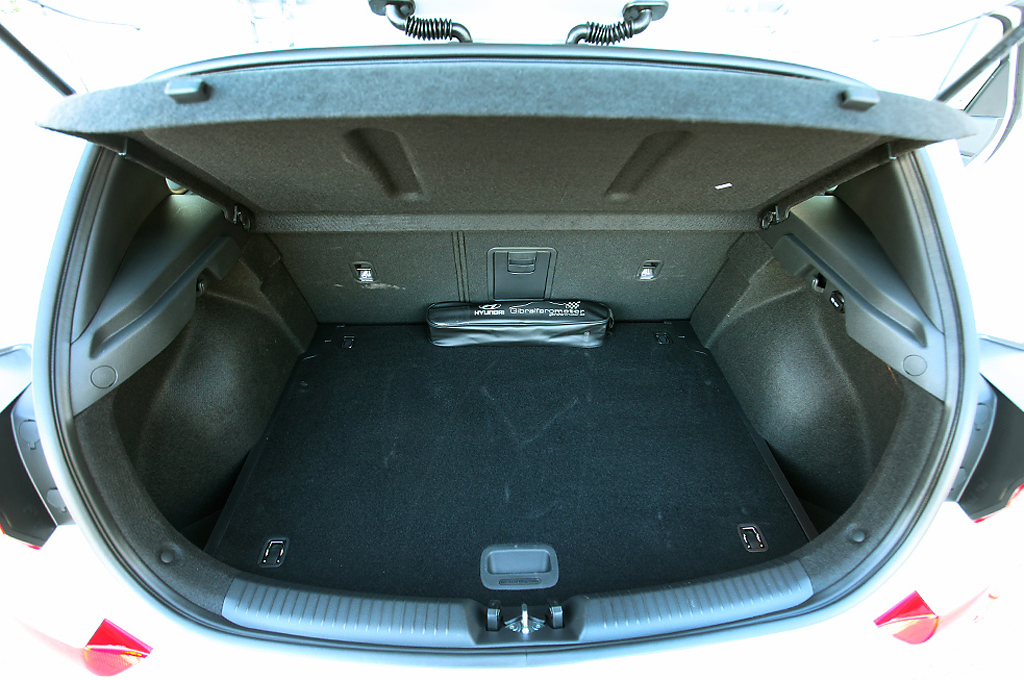 Hyundai i30: Der Kofferraum fasst 395 bis 1301 Liter.