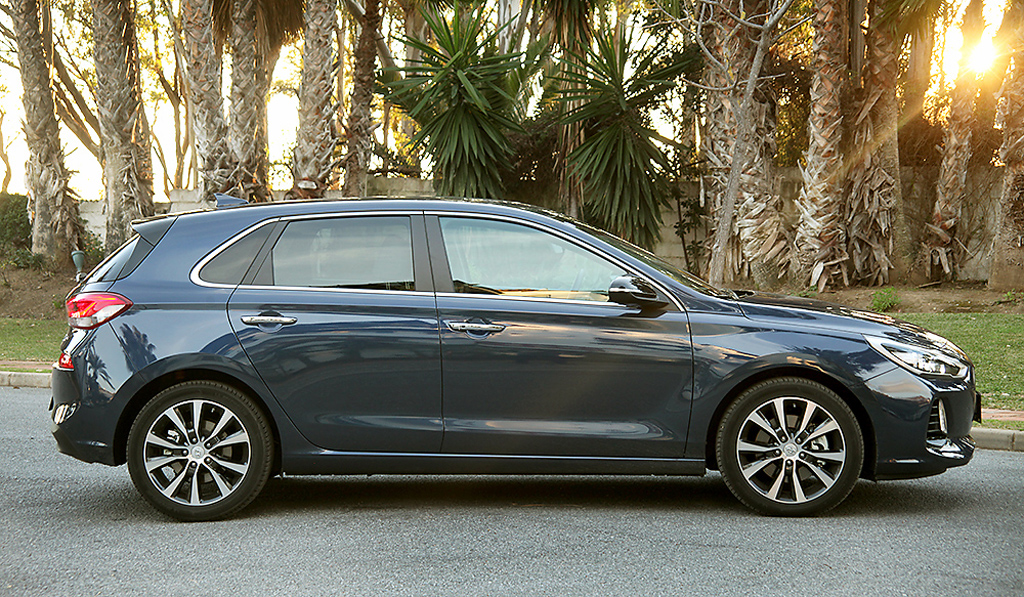 Hyundai i30: Und so sieht das fünftürige Fließheckmodell von der Seite aus.