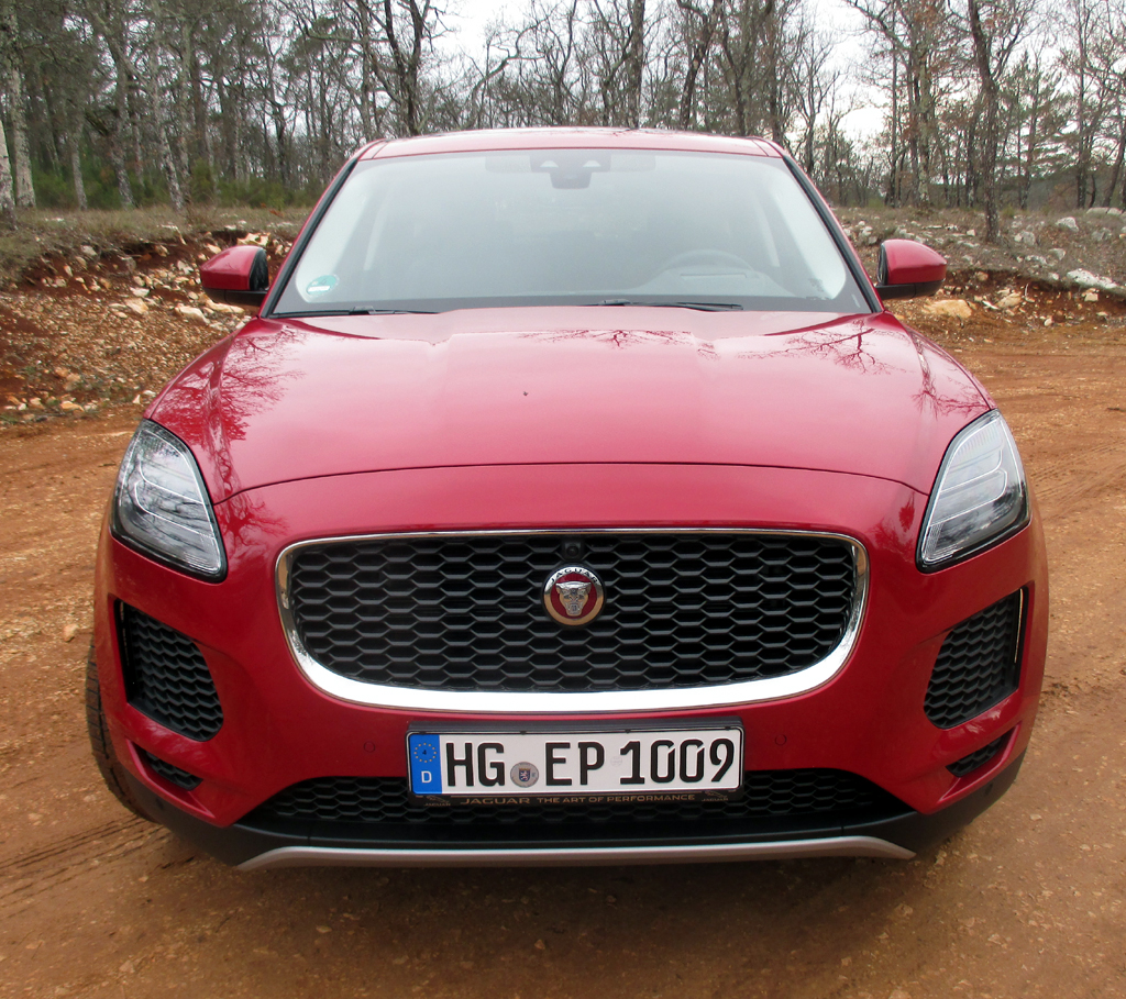 Jaguar E-Pace: Das Design nimmt außen wie innen Anleihen beim F-Type. Fotos: Koch