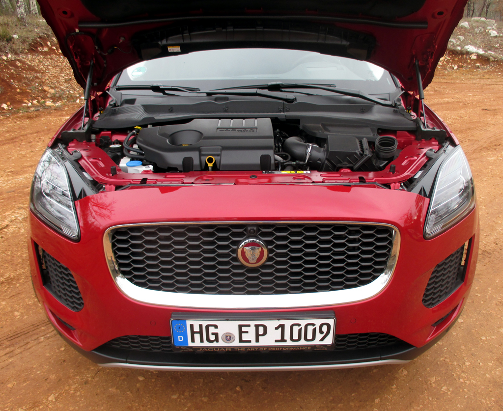 Jaguar E-Pace: Blick unter die Haube auf den stärksten 2,0-Liter-Selbstzünder.
