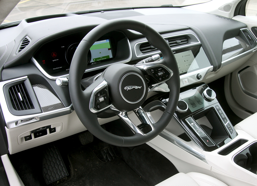 Jaguar I-Pace: Blick ins genauso noble wie futuristische Cockpit.
