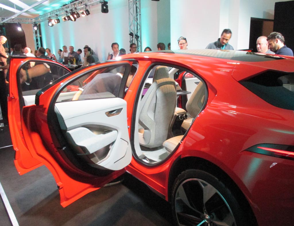 Beim I-Pace handelt es sich um einen vollwertigen Fünfsitzer.