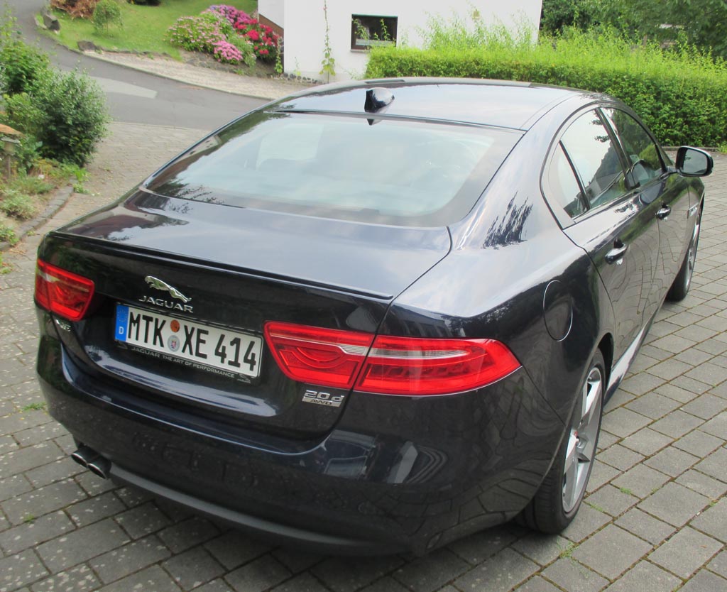 Jaguar XE: Heck-/Seitenansicht.
