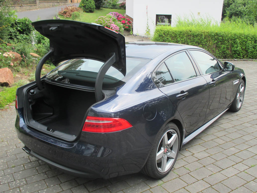 Jaguar XE: Das Gepäckabteil fasst 455 bis 830 Liter.