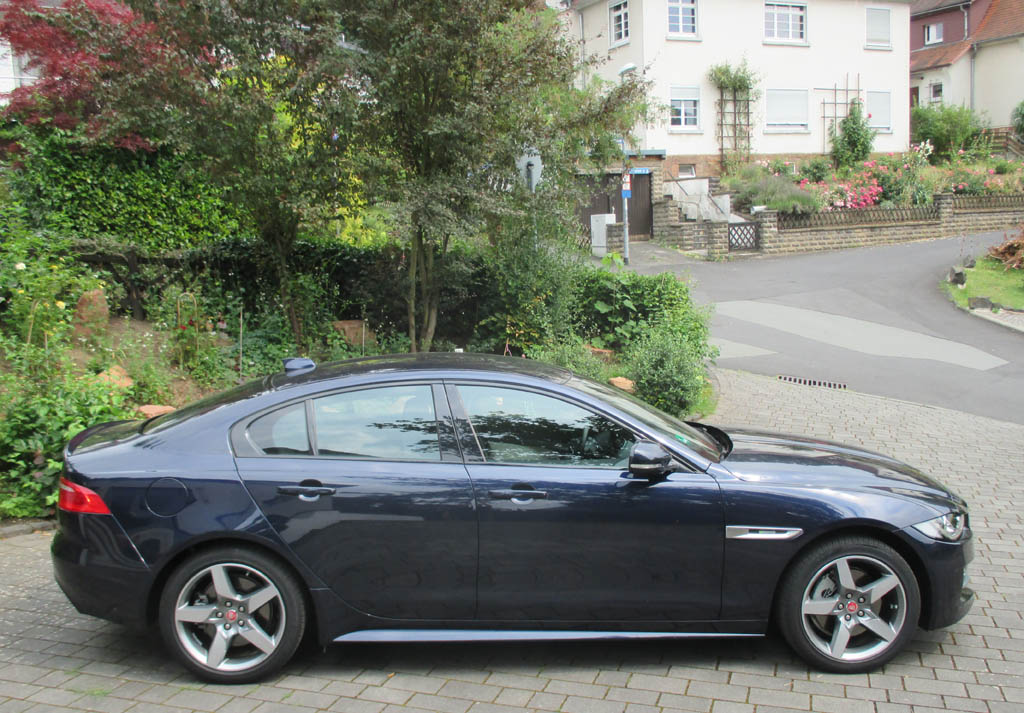 Jaguar XE: Und so sieht die Sportlimousine von der Seite aus.