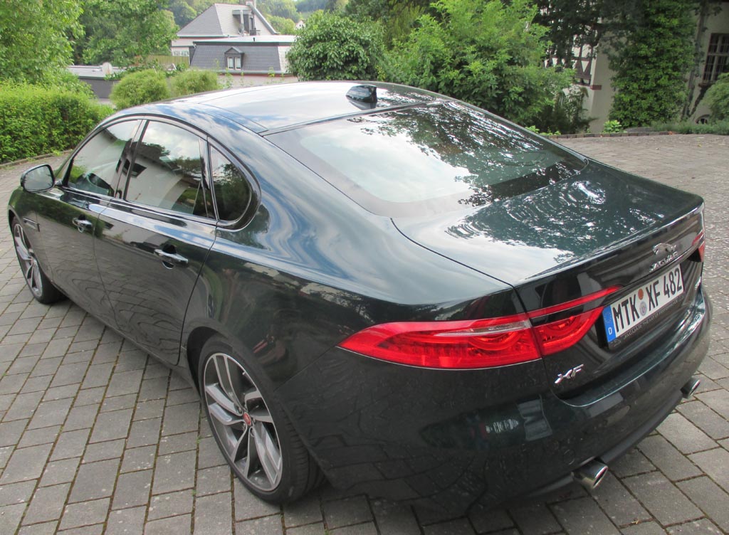 Jaguar XF: Heck-/Seitenansicht.