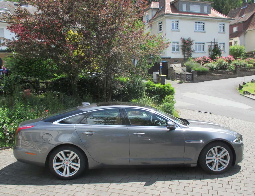 Jaguar XJ: Und so sieht die formschöne Luxuslimousine von der Seite aus.