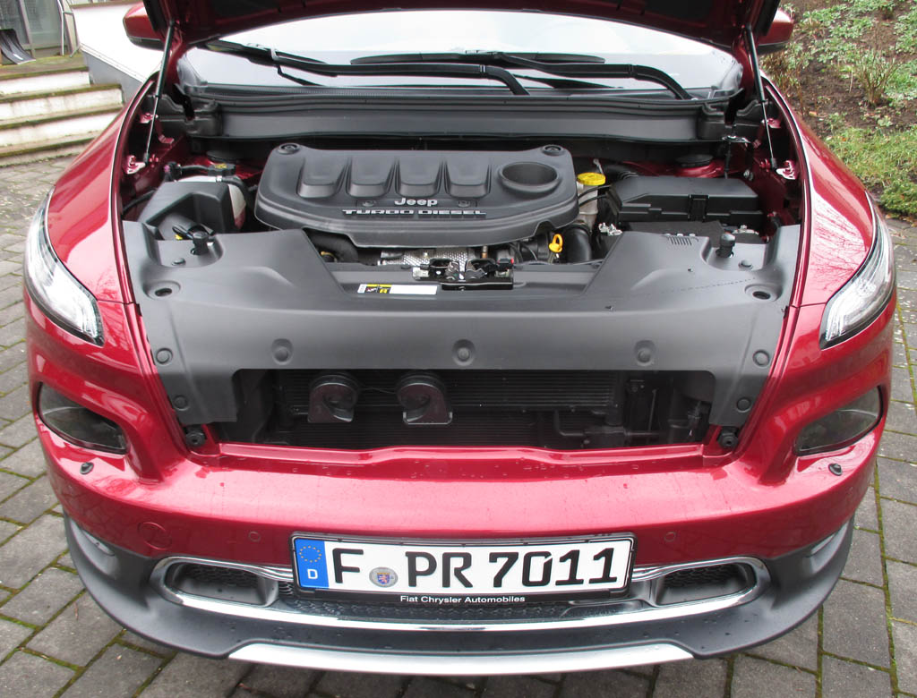 Jeep Cherokee: Blick unter die Haube auf den 2,2-Liter-Selbstzünder.