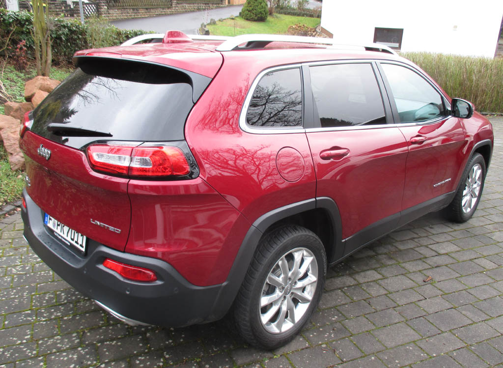 Jeep Cherokee: Heck-/Seitenansicht.