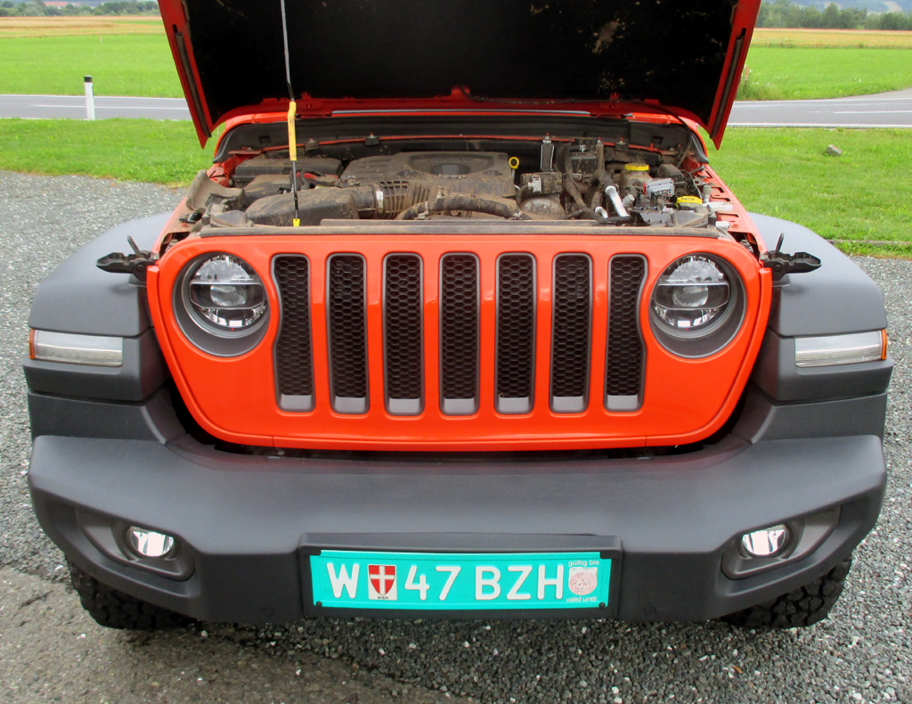Jeep Wrangler: Blick unter die Haube auf den 2,2-Liter-Turbodiesel mit 200 PS.