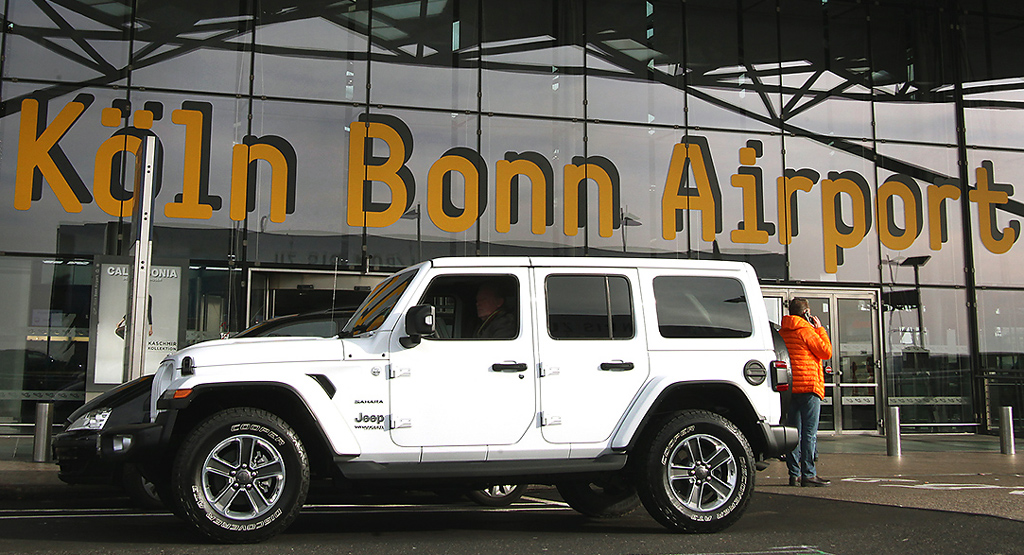 Wrangler Sahara beim Start am Flughafen Köln/Bonn.