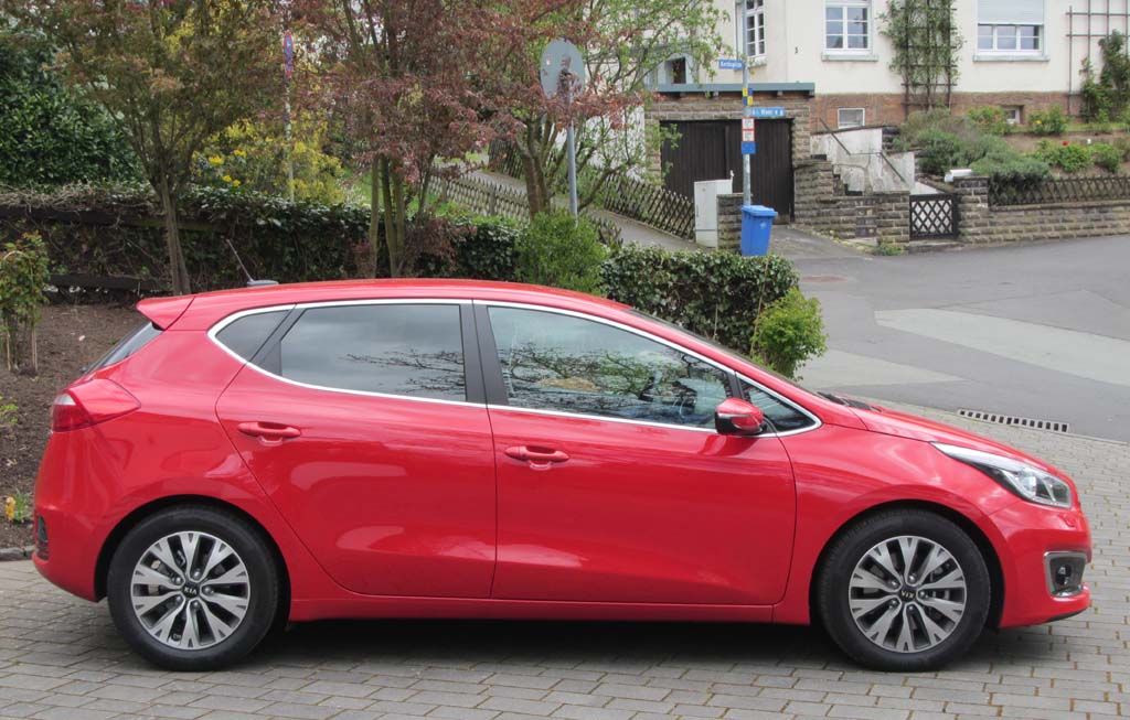 Kia Ceed: Und so sieht das ziemlich schnittige Kompaktmodell von der Seite aus.