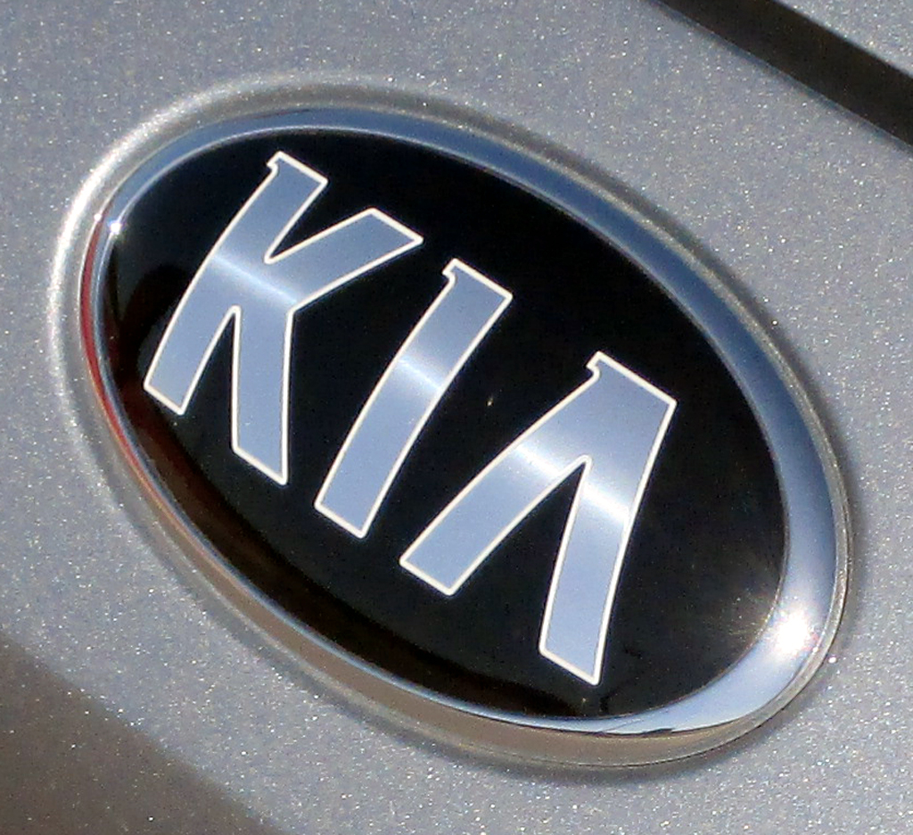 Kia Ceed: Das Markenlogo sitzt vorn über dem Kühlergrill.