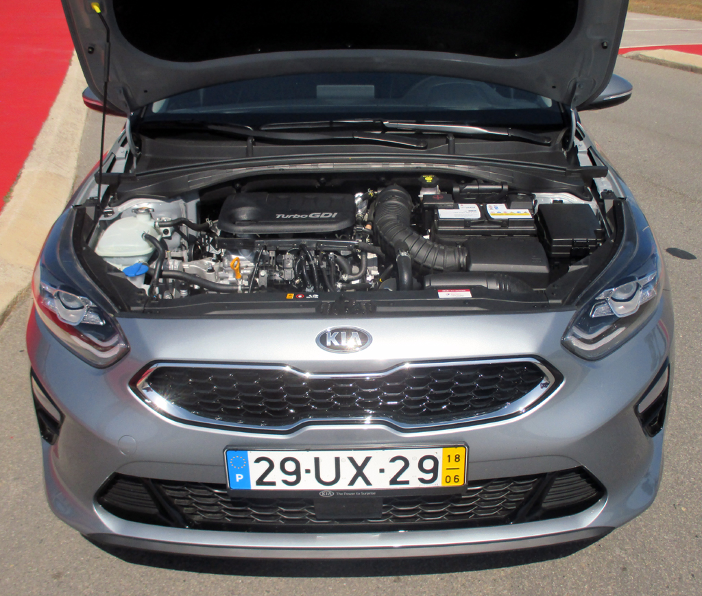 Kia Ceed: Blick unter die Haube auf den 1,0-Liter-Dreizylinder.