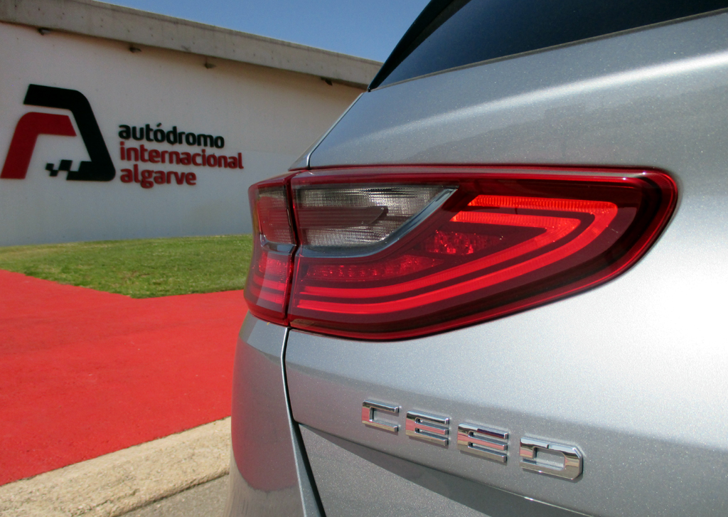 Kia Ceed: Moderne Leuchteinheit hinten mit Modellschriftzug jetzt ohne Apostroph.