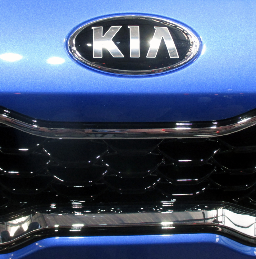 Kia Ceed: Das Markenlogo sitzt vorn über dem Kühlergrill.