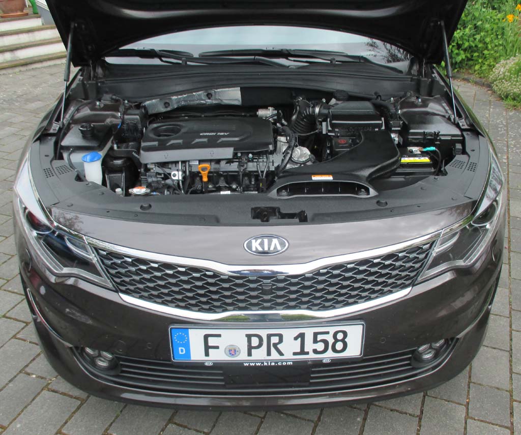 Kia Optima: Blick unter die Haube auf den 1,7-Liter-Selbstzünder.