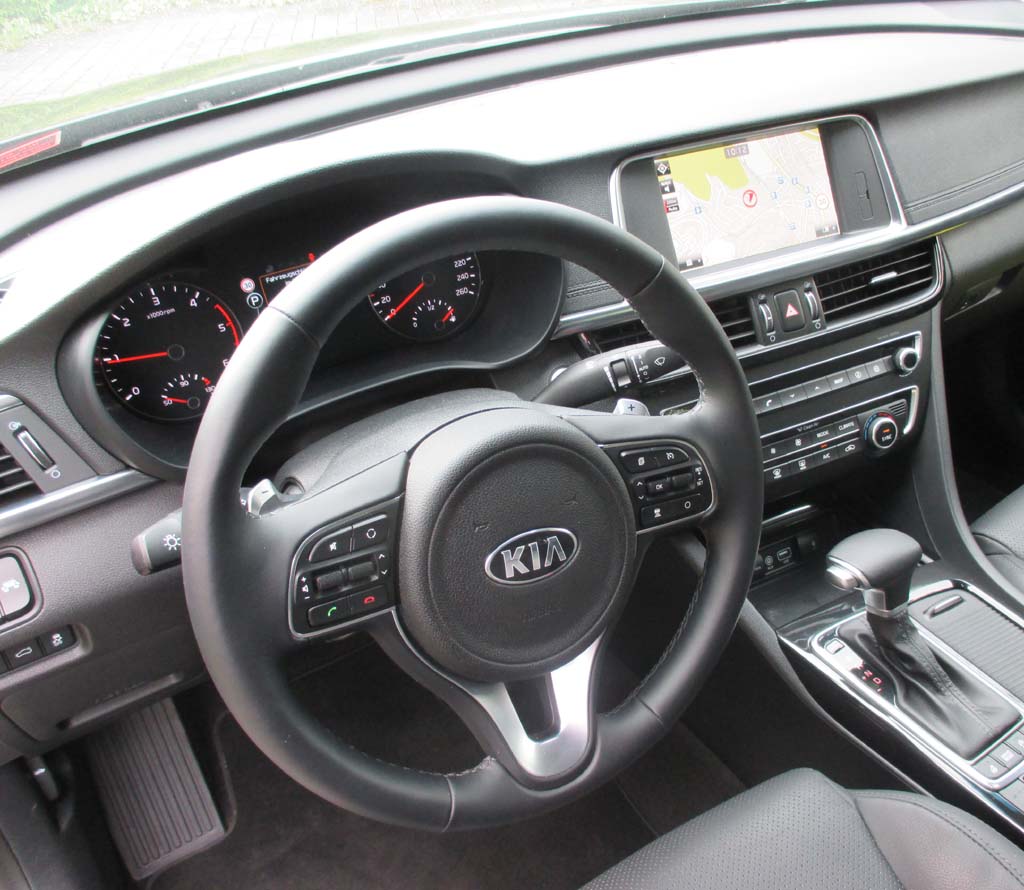 Kia Optima: Im Cockpit geht es recht übersichtlich zu.
