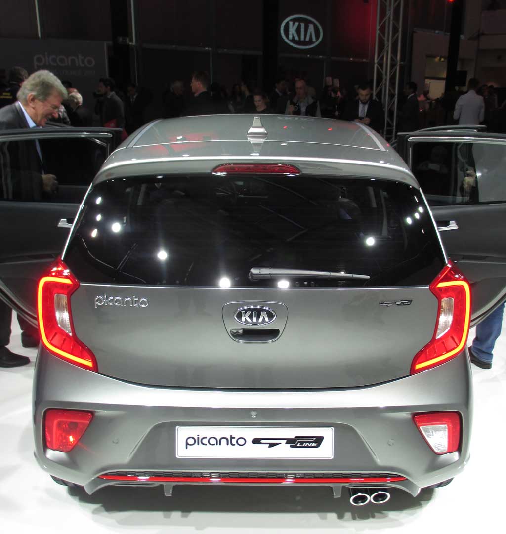 Kia Picanto: Blick auf die steiler abfallende Heckpartie.