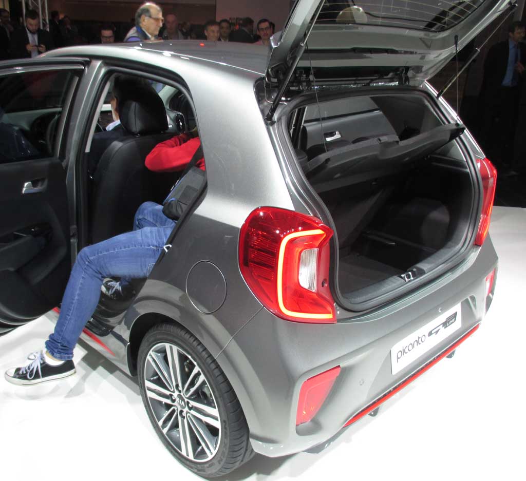 Kia Picanto: Das jetzt 255 bis 1010 Liter große Gepäckabteil fasst 55 Liter mehr.