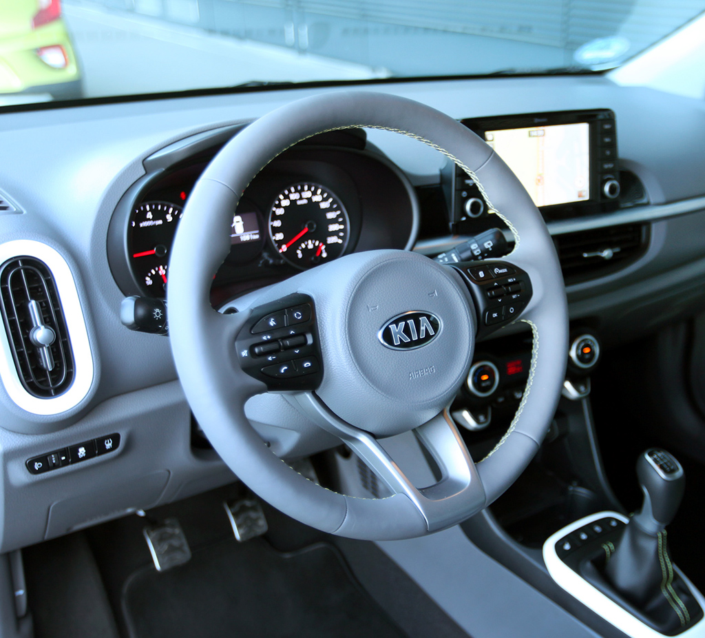 Kia Picanto X-Line: Im Cockpit geht es übersichtlich zu.