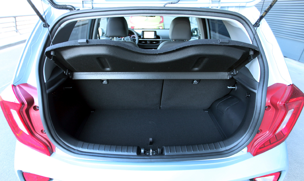 Kia Picanto X-Line: Das Gepäckabteil fasst 255 bis 1010 Liter.