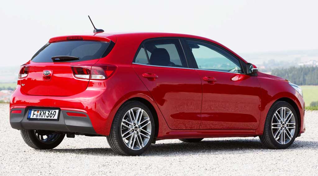 Kia Rio: Und so sieht der Kleinwagen am Heck und von der Seite aus.