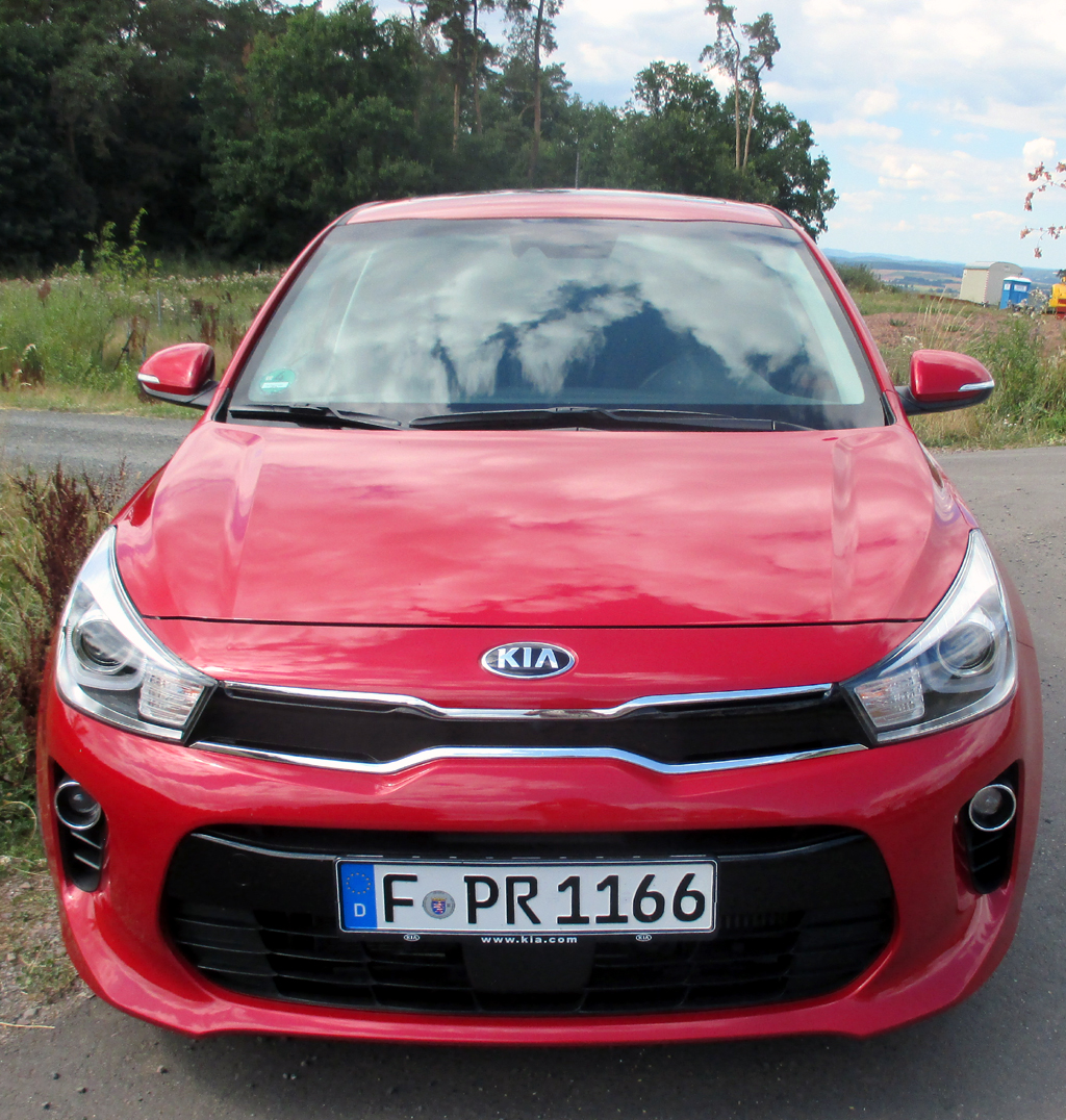 Kia Rio: Der „Tigernasen”-Kühlergrill ziert die Frontpartie. Fotos: Koch 