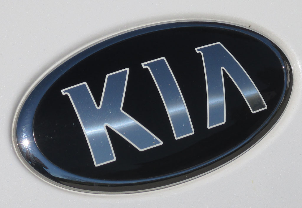 Kia Sportage: Das Markenlogo sitzt vorn über dem Kühlergrill.