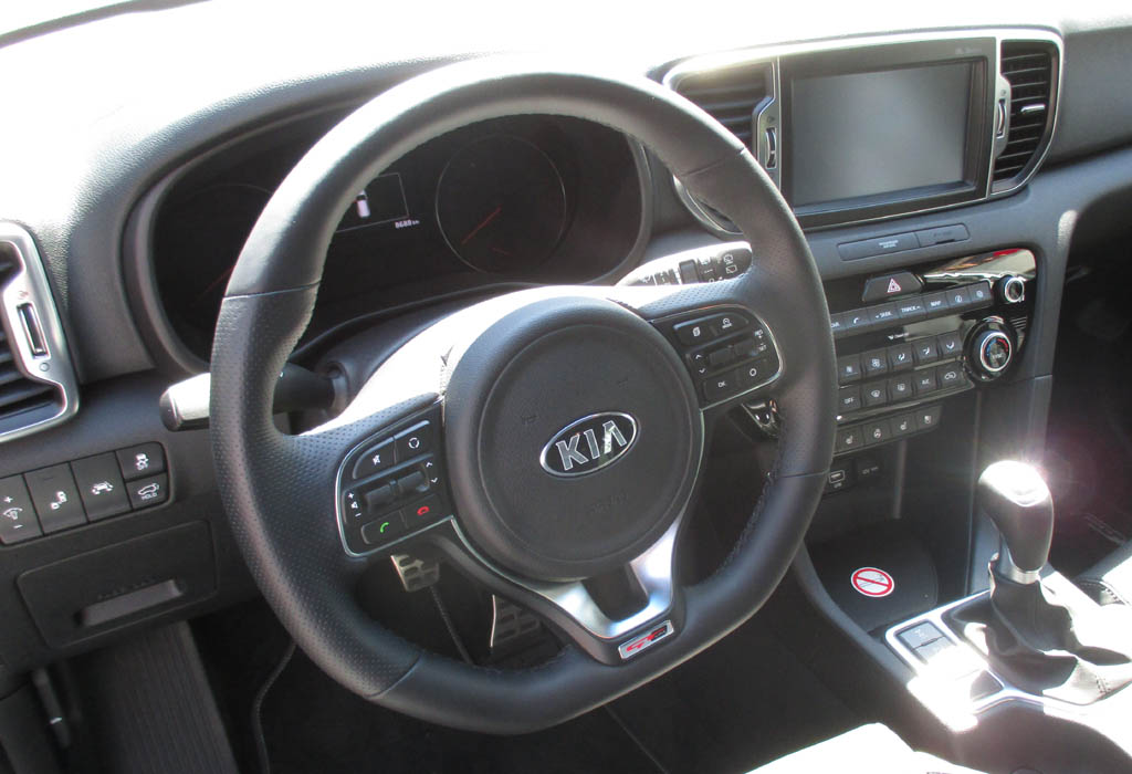 Kia Sportage: Blick ins recht übersichtliche Cockpit.