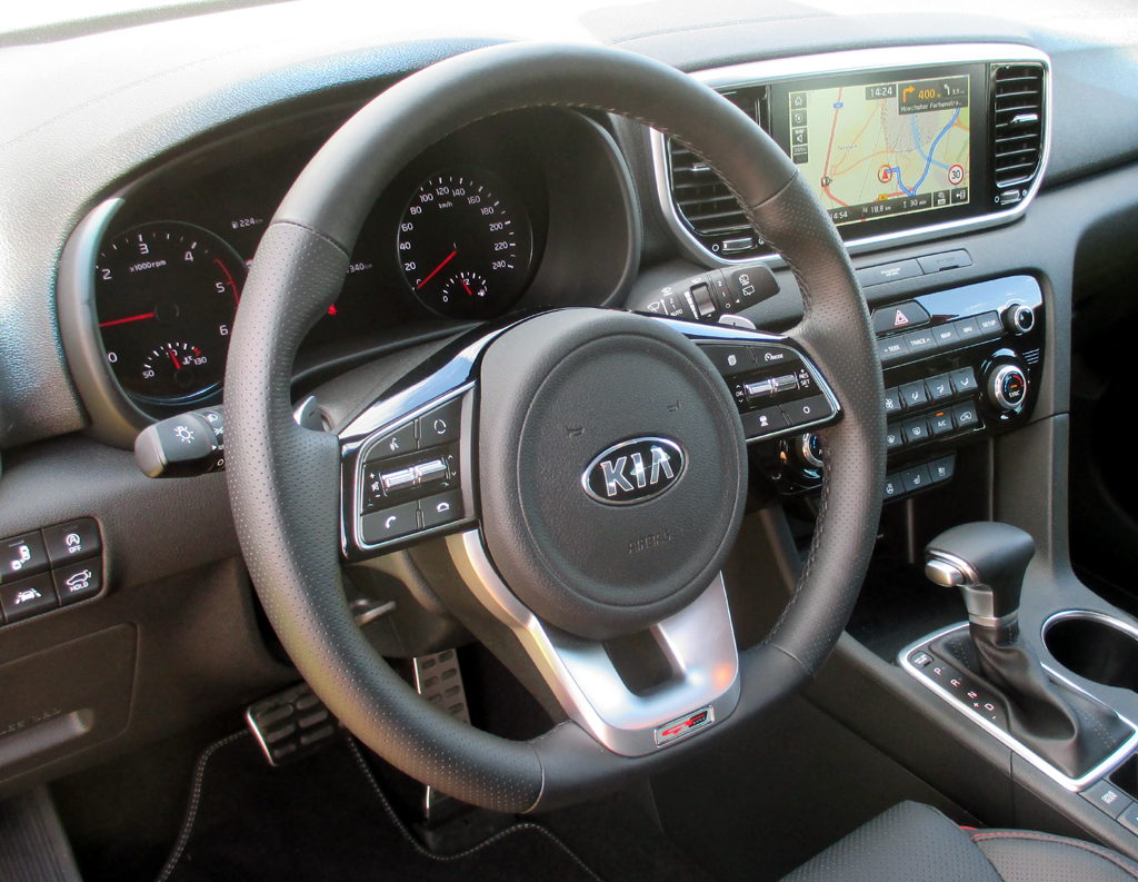 Kia Sportage: Im Cockpit geht es recht übersichtlich zu.