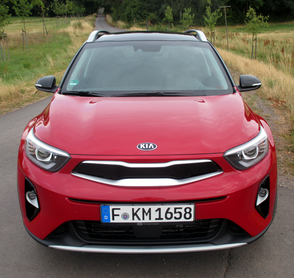 Kia Stonic: Die Front ziert wie inzwischen gewohnt der „Tigernasen“-Kühlergill. Fotos: Koch