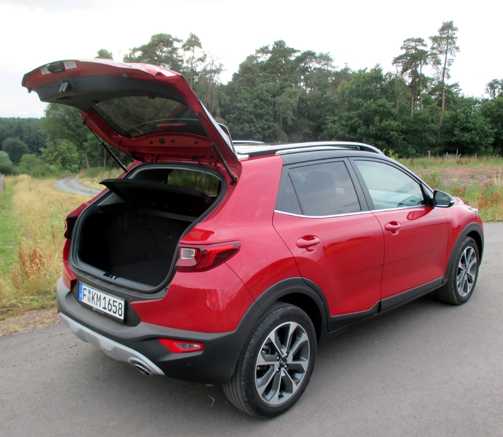 Kia Stonic: Das Gepäckabteil fasst immerhin noch 342 bis 1155 Liter.