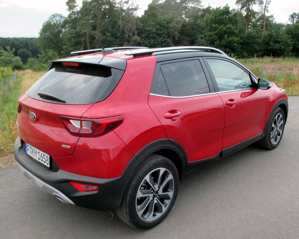 Kia Stonic: Heck-/Seitenansicht des fünftürigen Fünfsitzers.