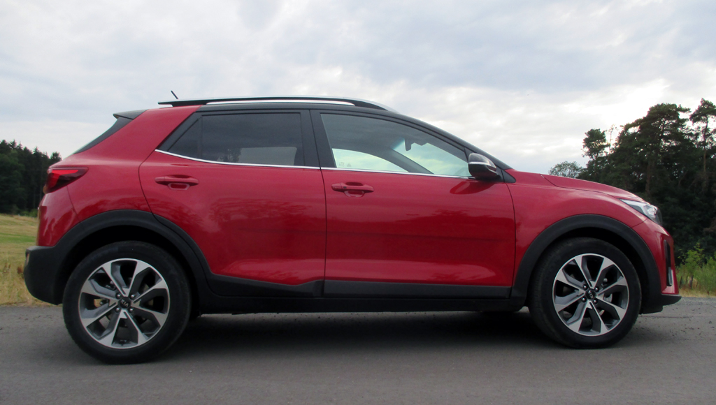 Kia Stonic: Und so sieht das kleine SUV-Modell der Koreaner von der Seite aus.