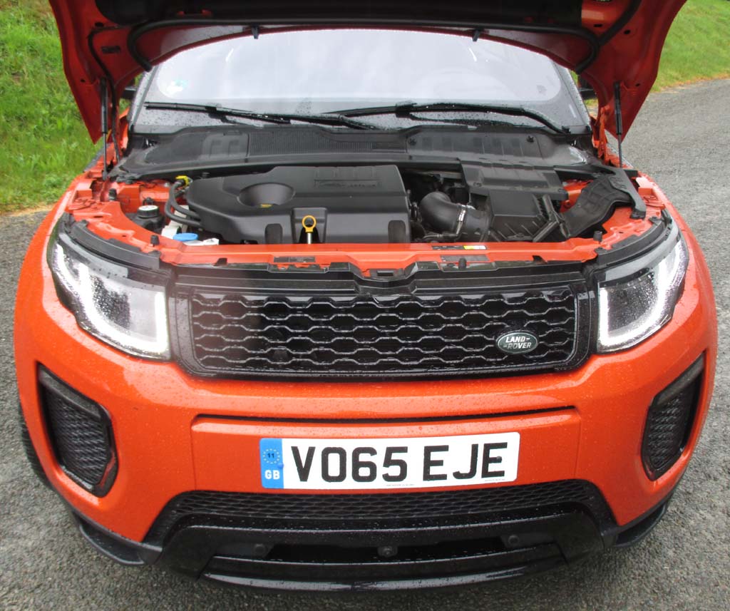 Range Rover Evoque Cabrio: Blick unter die Haube, hier beim 180-PS-Diesel.